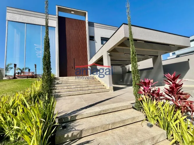 Casa de alto padrão com 3 quartos em condomínio para venda em Jacareí - SP