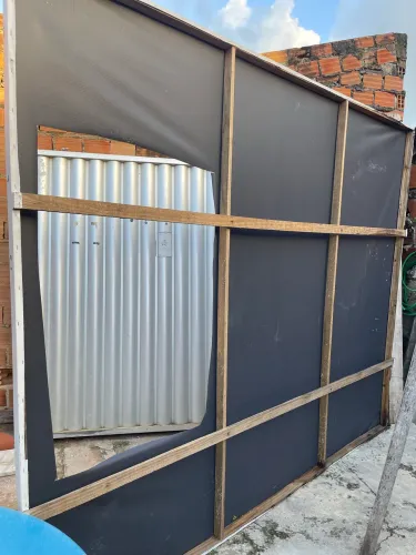 Vendo base de madeira
