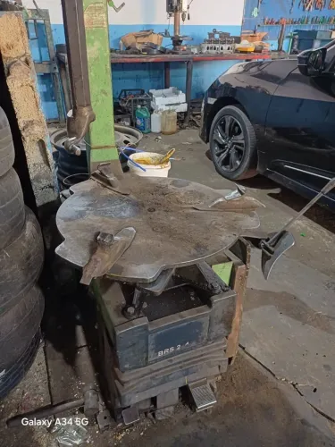 Máquina de desmontar pneu