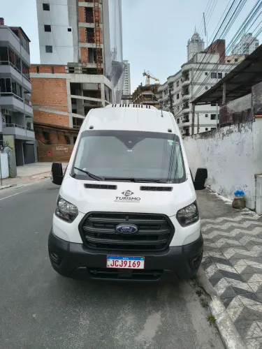 Alugo Van 18 lugares com motorista 