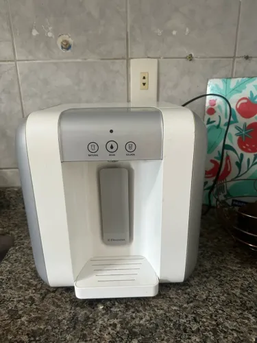 Vendo purificador de água Eletrolux, 300 reais