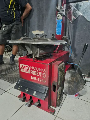 Desmontadora de pneus Ribeiro manofaze todo em ordem pegando do ato 12 ao 20