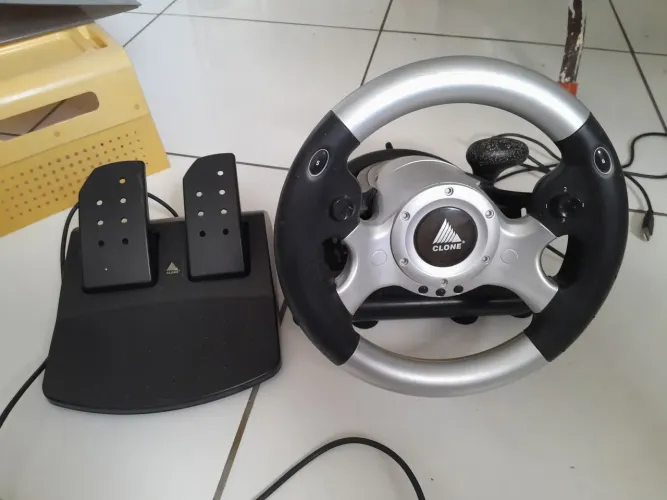 Volante + pedal USB (com defeito)
