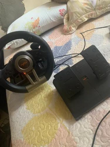 Vendo volante gamer e pedal incluso semi novos