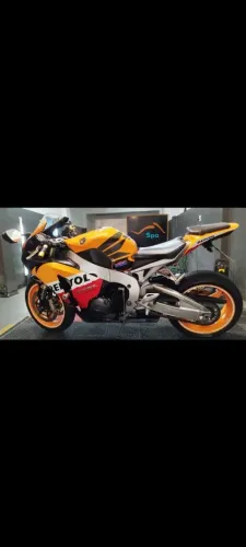 Honda CBR fire Blade Repsol 1000rr, baixíssima km