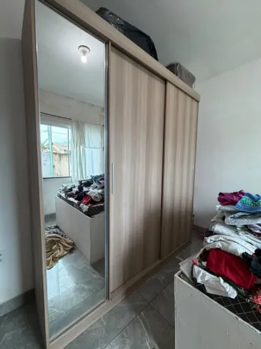 Guarda roupa 3 porta de casal , com 2 porta de correr e 1 com espelho