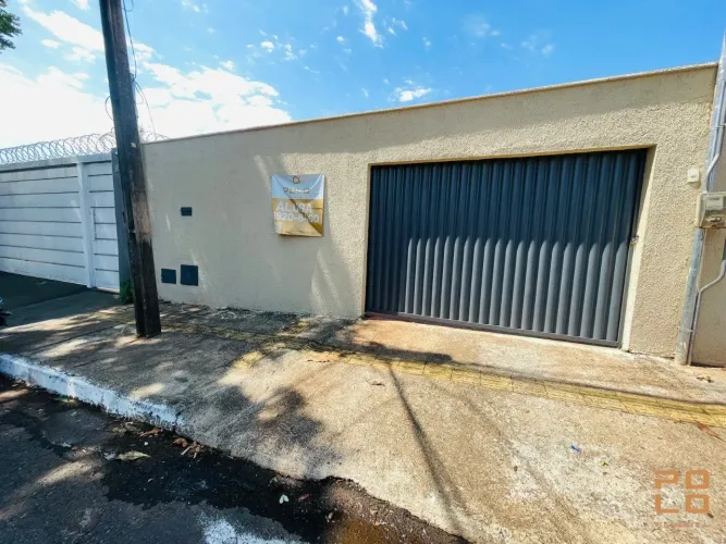 Casa para alugar no Setor Vila Rezende, em Goiânia - GO.