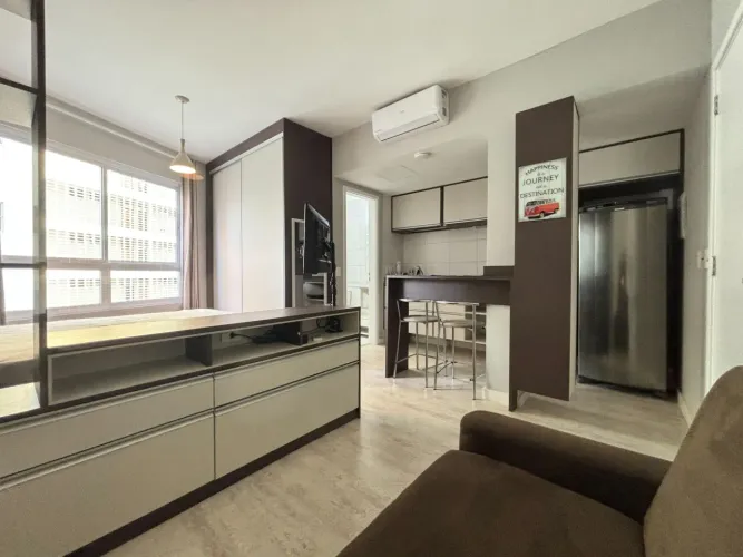Studio mobiliado com vaga coberta , impecável, direto com o proprietário, localização estr