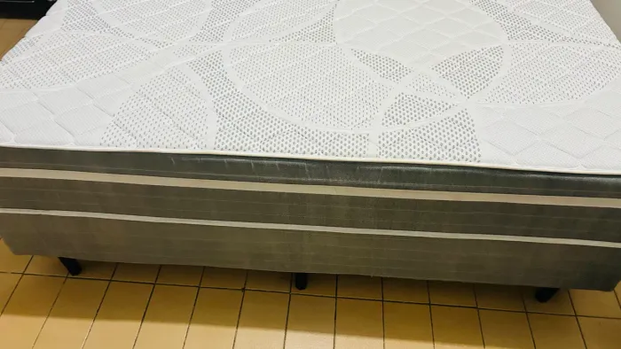 Cama box casal - 3 meses de uso 