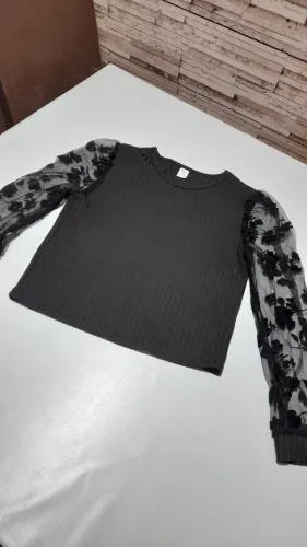 Vendo Blusa infantil malha preta , Shein, tamanho 11-12 anos seminova.