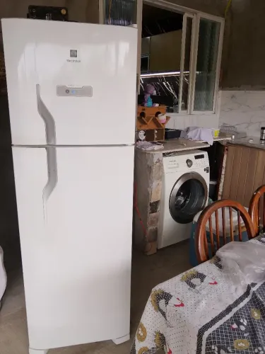 Estou vendendo essa geladeira Frost Free Electrolux