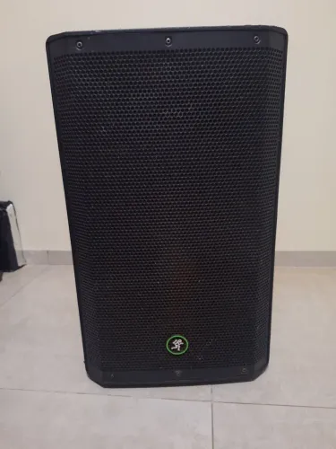 Caixa ativa mackie thrash 15 polegadas 1300 watts