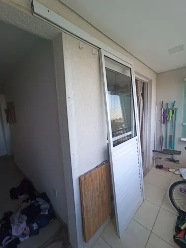 Porta De Correr Suspensa 210x70cm Meia Veneziana Meia Vidro Dir