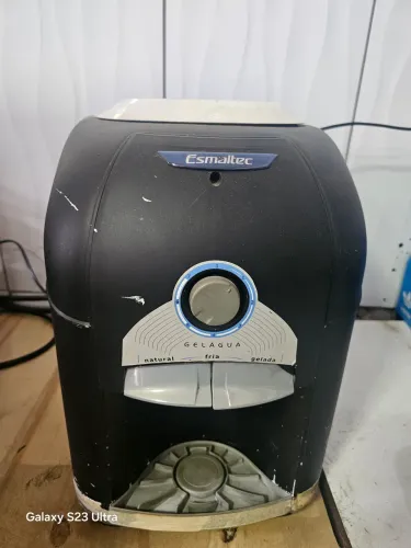bebedouro com compressor 220v