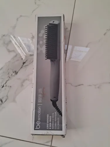 Escova alisadora be emotion  BRUSH LISS Infasion com infusão d' óleos q'tratam enq. alisa