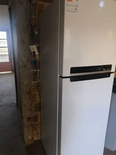 Geladeira mideia Frost Free duplex branca em estado de nova