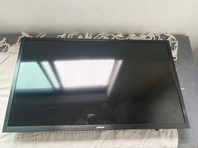 Smart TV Samsung com tela quebrada