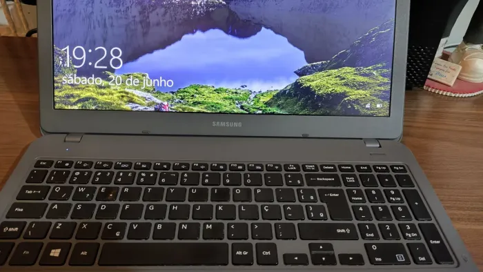 Notebook Samsung com processador core i3 HD SSD de 8 Gb