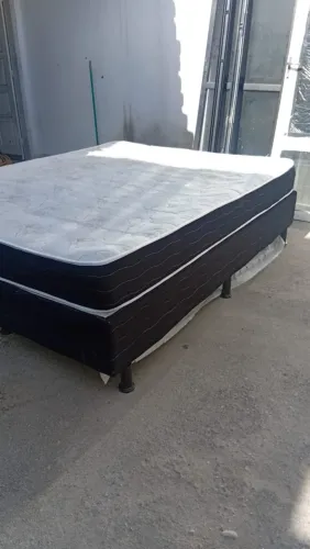 Cama de Casal com Colchão e Base - R$ 350,00