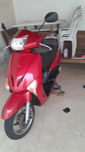 Moto bem conservada
