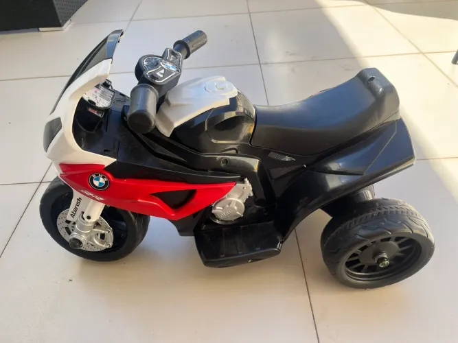 Moto elétrica infantil BMW
