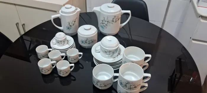 JOGO DE JANTAR E CAFÉ PORCELANA 