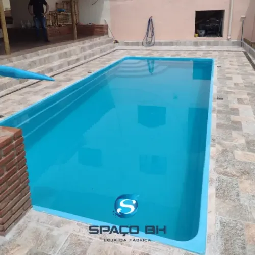Piscina de fibra retangular tendo 7.60 x 3.30 x 1.40 em promoção! 