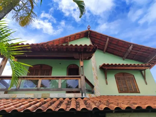 casa 4 quartos bairro Leticia, estilo colonial  , garagem cabe vários veículos