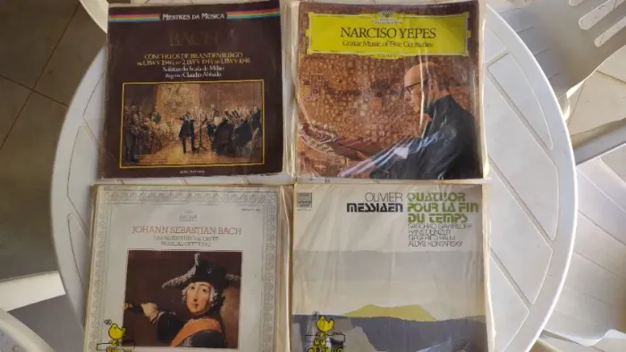 Coleção de discos vinil raros voltado para a música erudita e antiga