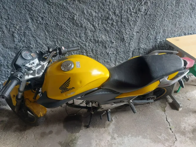 Vendo cb300 ano 2010