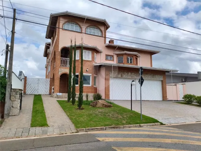 Casa à venda ou para alugar com 3 suítes no condomínio Estância Marambaia, Vinhedo - SP