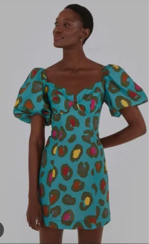 Vestido estampado com mangas bufantes - PP farm Elegância e estilo