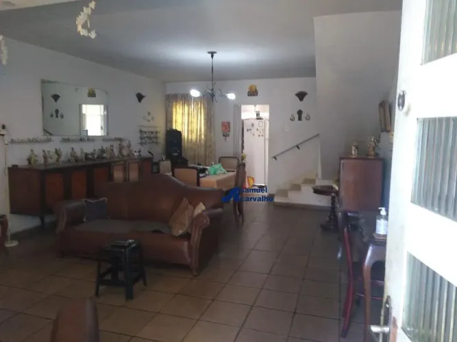 Sobrado 03 dormitórios 02 vagas 120 m2 de área construída e 125 de área de terreno frente