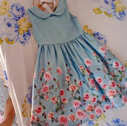 Vestido infantil azul com flores