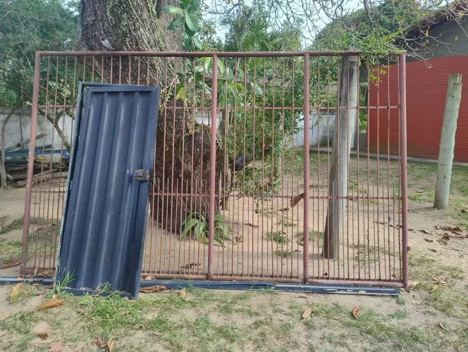 Vendo portão de ferro