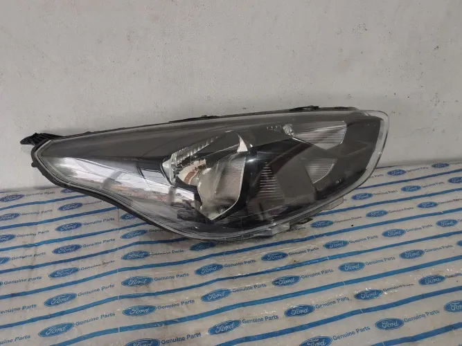 Farol Dianteiro direito Ford Ka 2019 a 2022 original c recuperação 