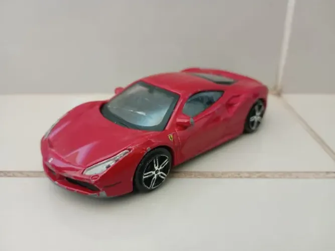 Miniatura ferrari 488 burago 1:43