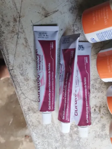 Materiais para curativo óleo de girassol e hidrogel