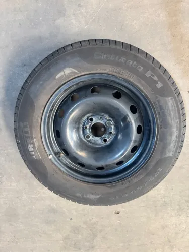 Roda Fiat Com pneu 195/65/15 Pirelli 