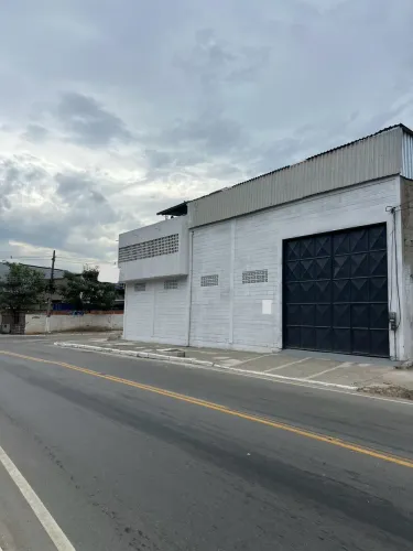 Vendo troco Galpão em Duque de Caxias- 615 m² + 300 m² Giral -Jardim Gramacho com RGI