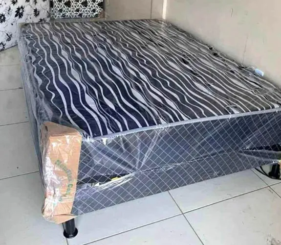 Cama Box de Casal com Desenho Moderno