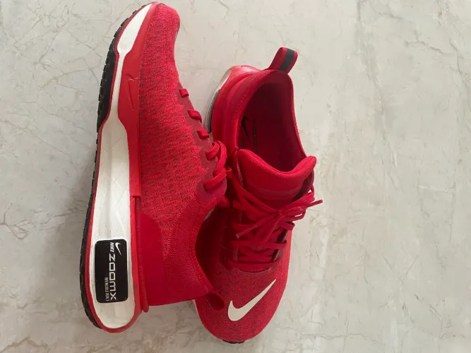 Tênis Nike ( 3 vezes de uso)