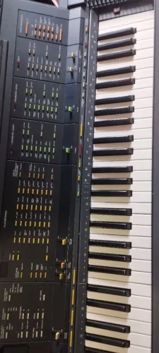 Yamaha PSR-6300 (Teclado)