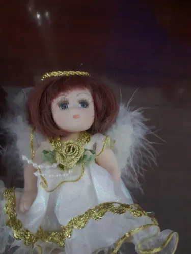 Boneca anjinha em porcelana 