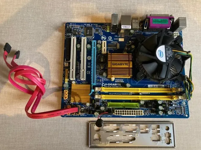 Placa Mãe Gigabyte Kit com Processador Intel Pentium Dual Core + 4G Memoria Ram