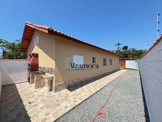 Casa em Itanhaém/SP com 2 dormitórios apenas R$ 279 mil