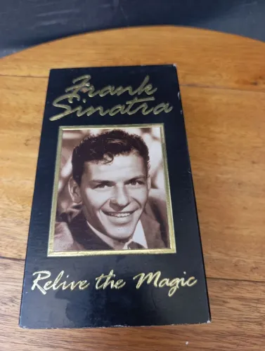 VHS DUPLO FRANK SINISTRA RELIVE THE MAGIC RARIDADE NO BRASIL. PARA FÃS E COLECIONADORES 
