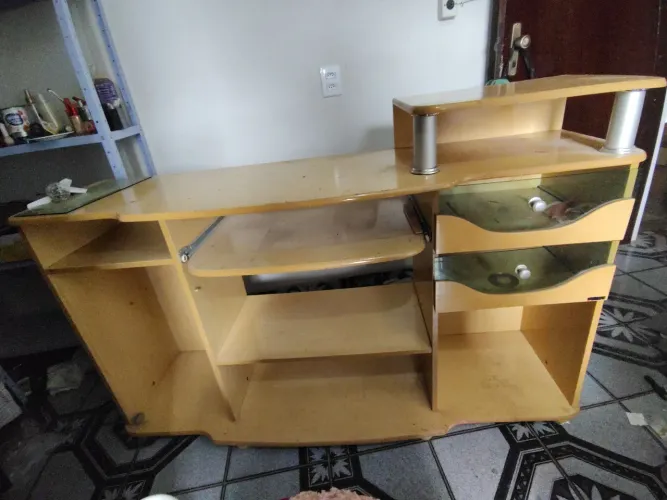 Mesa rack para computador ou TV