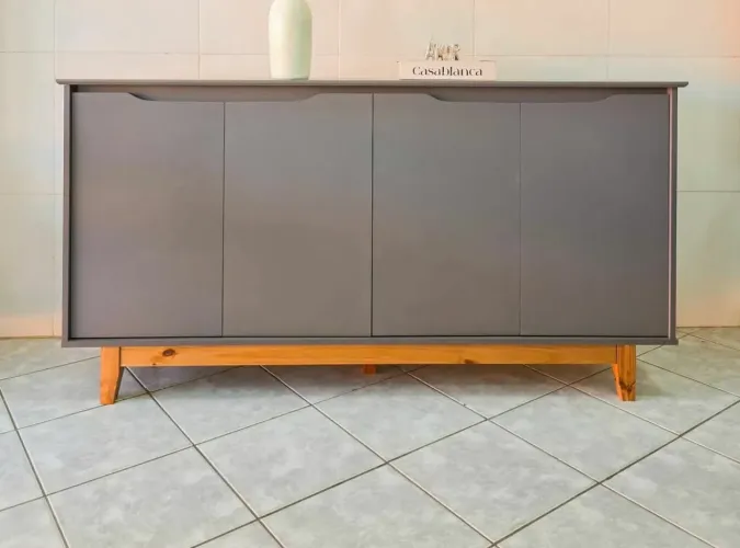Buffet 4 Portas Clean com Pés de Madeira - Espaço e Elegância