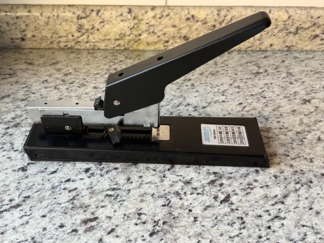 Grampeador grande BRW profissional